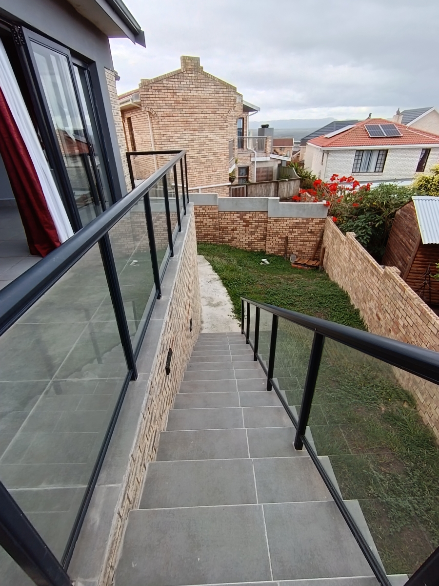 4 Bedroom Property for Sale in Wavecrest Eastern Cape